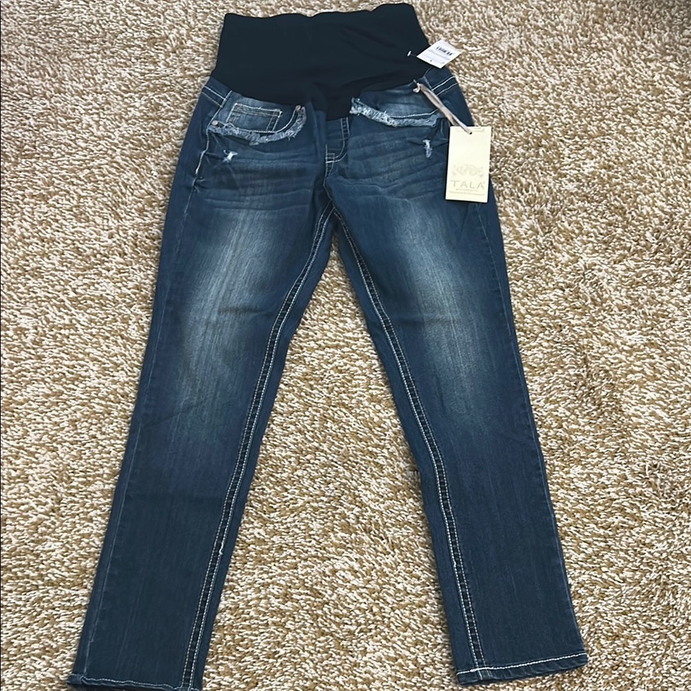 Black Jeggings with Stretchy Waistband and Classic Denim Look